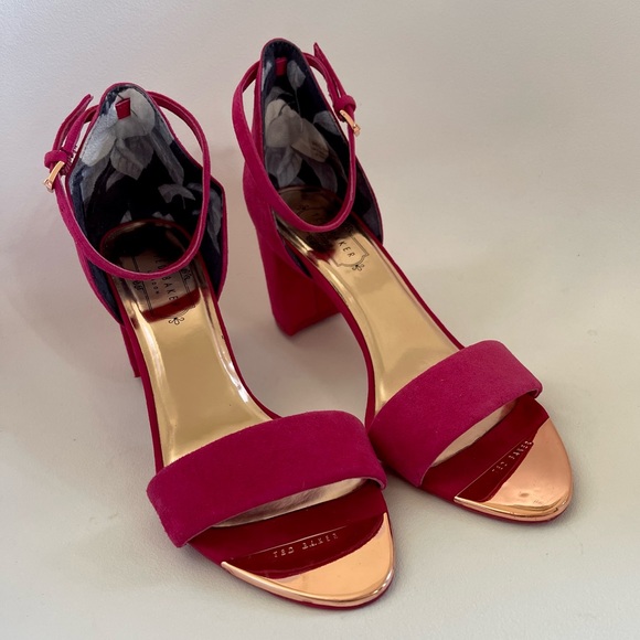 In very good condition Ted Baker London Block Heels Fuchsia Strap Sandals - Picture 13 of 13